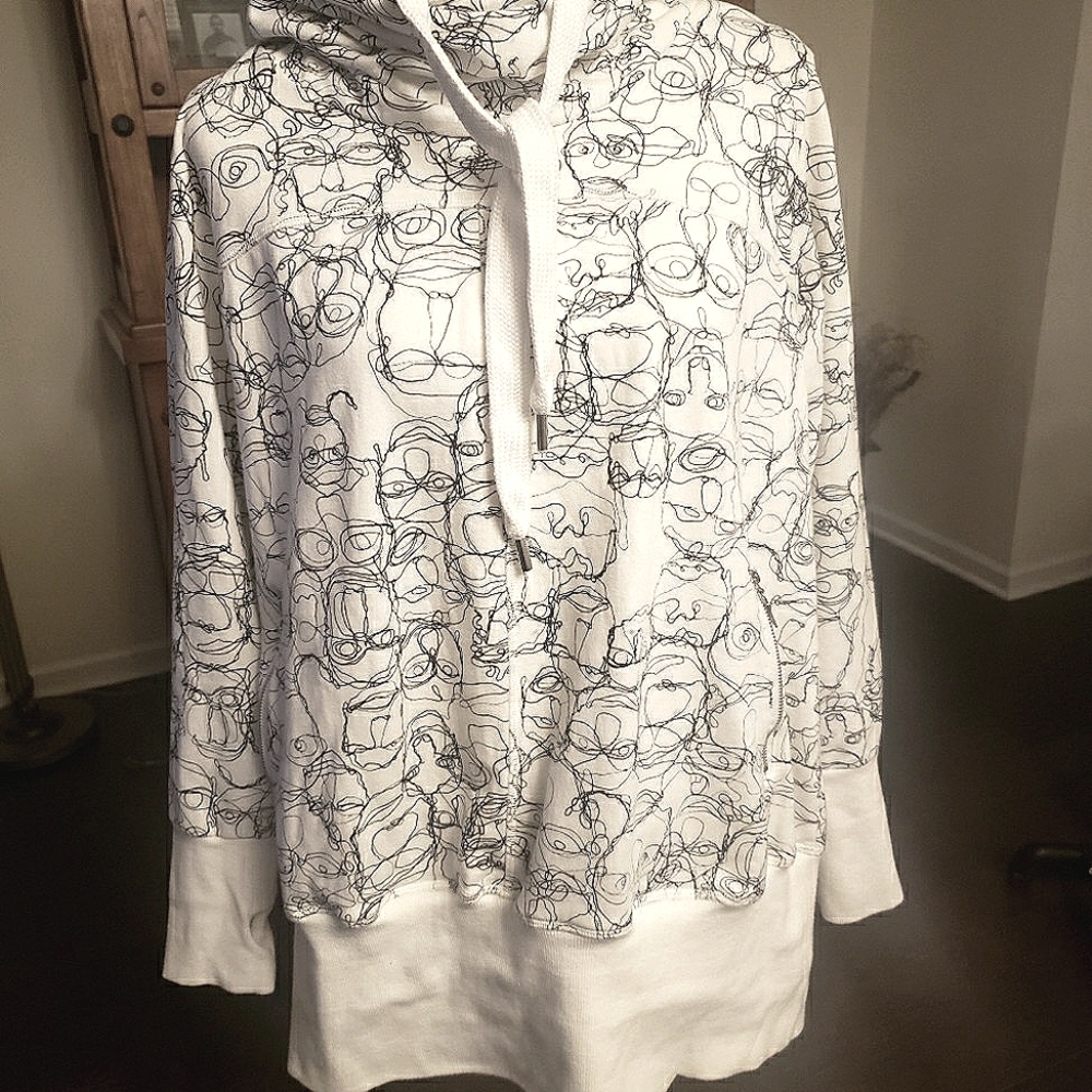 Melissa McCarthy hooded sweatshirt.